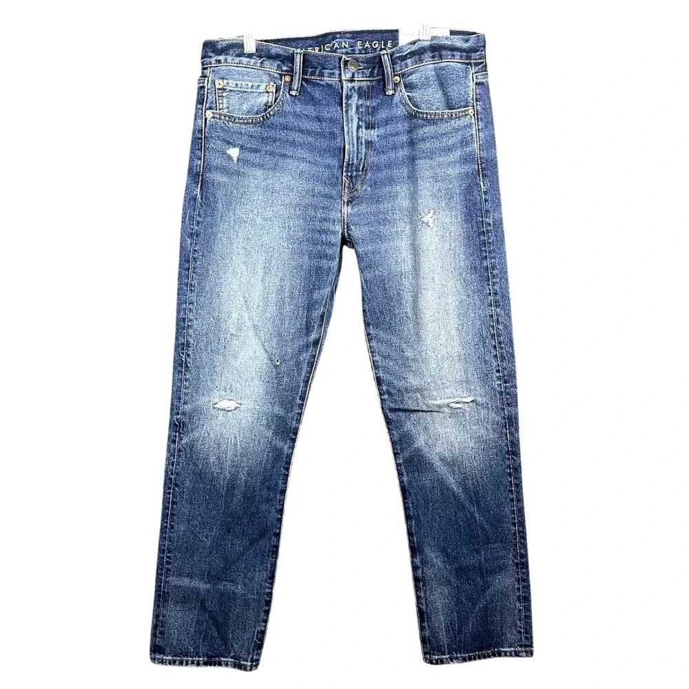 NWT American Eagle Outfitters Original Straight Leg Destroyed Medium Wash 32x32‎
